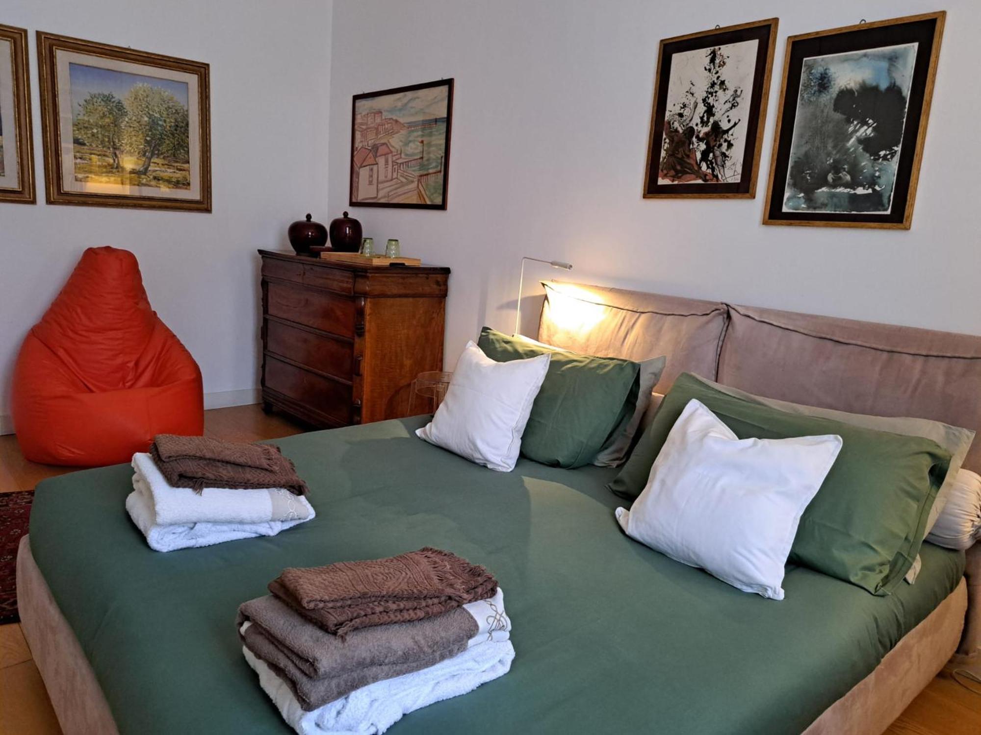 Casa Mari - Free Secure Parking, Breakfast, Private Bathroom, Wifi, Garden, Aircon, 3 Min Walk To Metro And Train Station Milano Exteriör bild