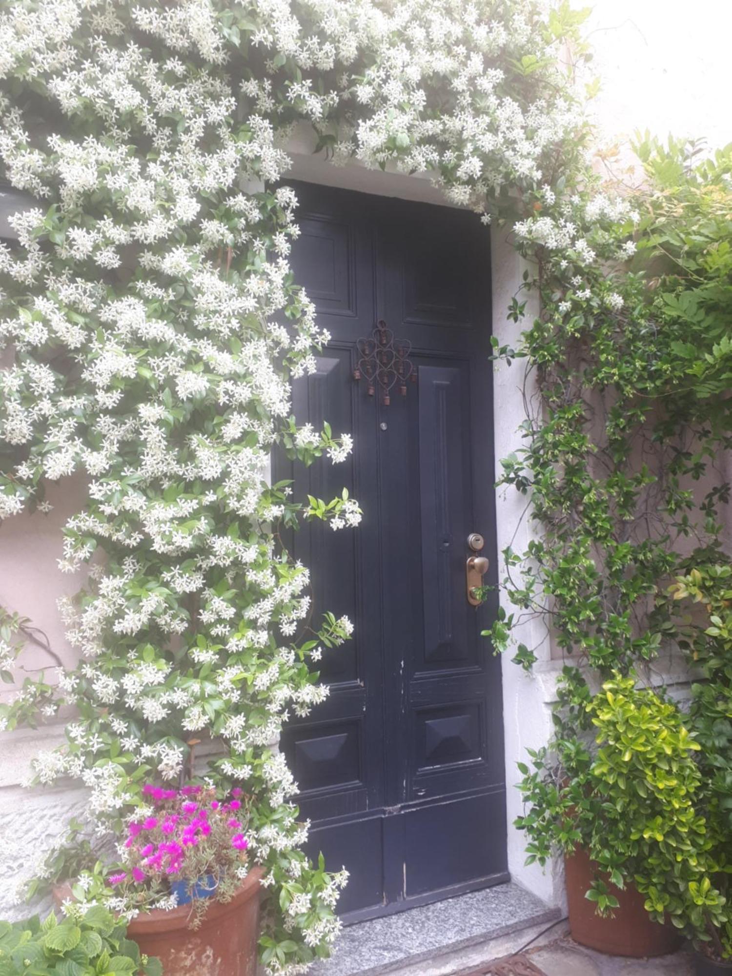 Casa Mari - Free Secure Parking, Breakfast, Private Bathroom, Wifi, Garden, Aircon, 3 Min Walk To Metro And Train Station Milano Exteriör bild